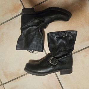 Frye sz 7 Veronica short black slouch moto motorcycle boots leather